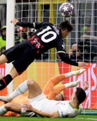 开云官方网站-小负米兰，热刺4天双线溃败？孔蒂扬言主场大反攻！