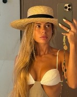 【小吧社交秀】胡梅尔斯女友海边惬意度假 瓦尔加秀身材