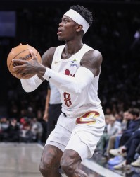 开云电子-帕森斯：季后赛哈登&amp;米切尔被限制时 施罗德能控球&amp;创造进攻机会