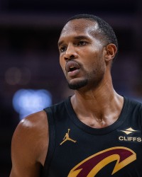 开云电子-难阻失利！莫布里11中6拿到15分9板8助2断3帽 正负值-11