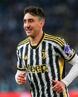 意媒：坎比亚索和道格拉斯-路易斯继续缺席合练，或将缺战罗马