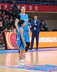 10分钟6中6轰15+6！2.26米张子宇登场3胜1负 移动仍是最大弊病