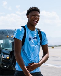 开开心心！爵士社媒晒出视频，艾斯·贝利已经在训练馆开练了